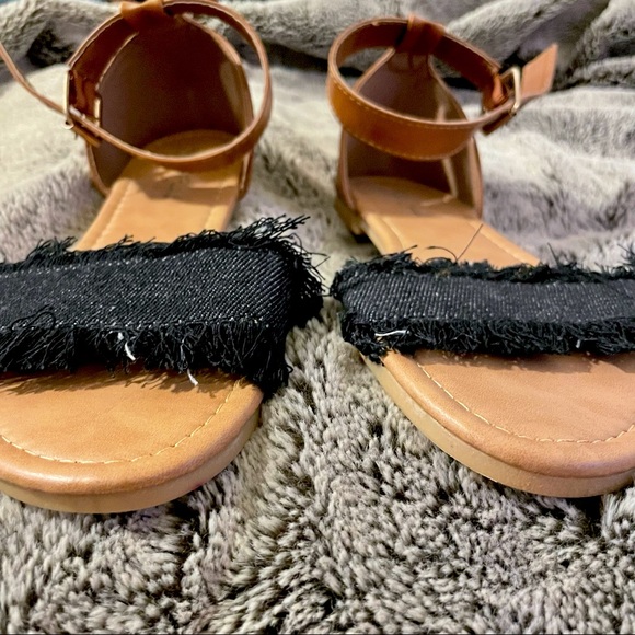 New Women’s Sandals - Picture 6 of 9